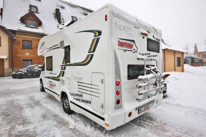 Kamper na lato i zimę – testujemy Benimara Sport 324